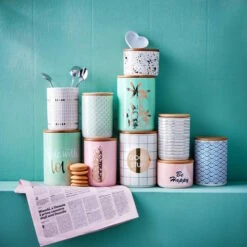 Aufbewahrungsdose Blätter 700 Ml QUEEN IT In Grün 4 Aufbewahrungsdose Blätter 700 Ml QUEEN IT In Grün -Butlers Geschäft butlers aufbewahrungsdose blatter 700 ml queen it in grun 2