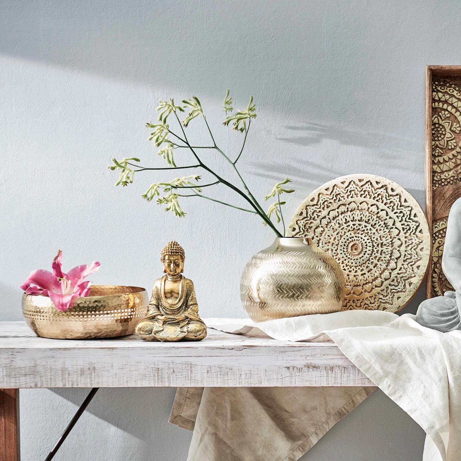 Deko-Schale mit Lochrand Ø27cm BALI in Gold Deko-Schale Mit Lochrand Ø27cm BALI In Gold -Butlers Geschäft butlers deko schale mit lochrand o27cm bali in gold 1