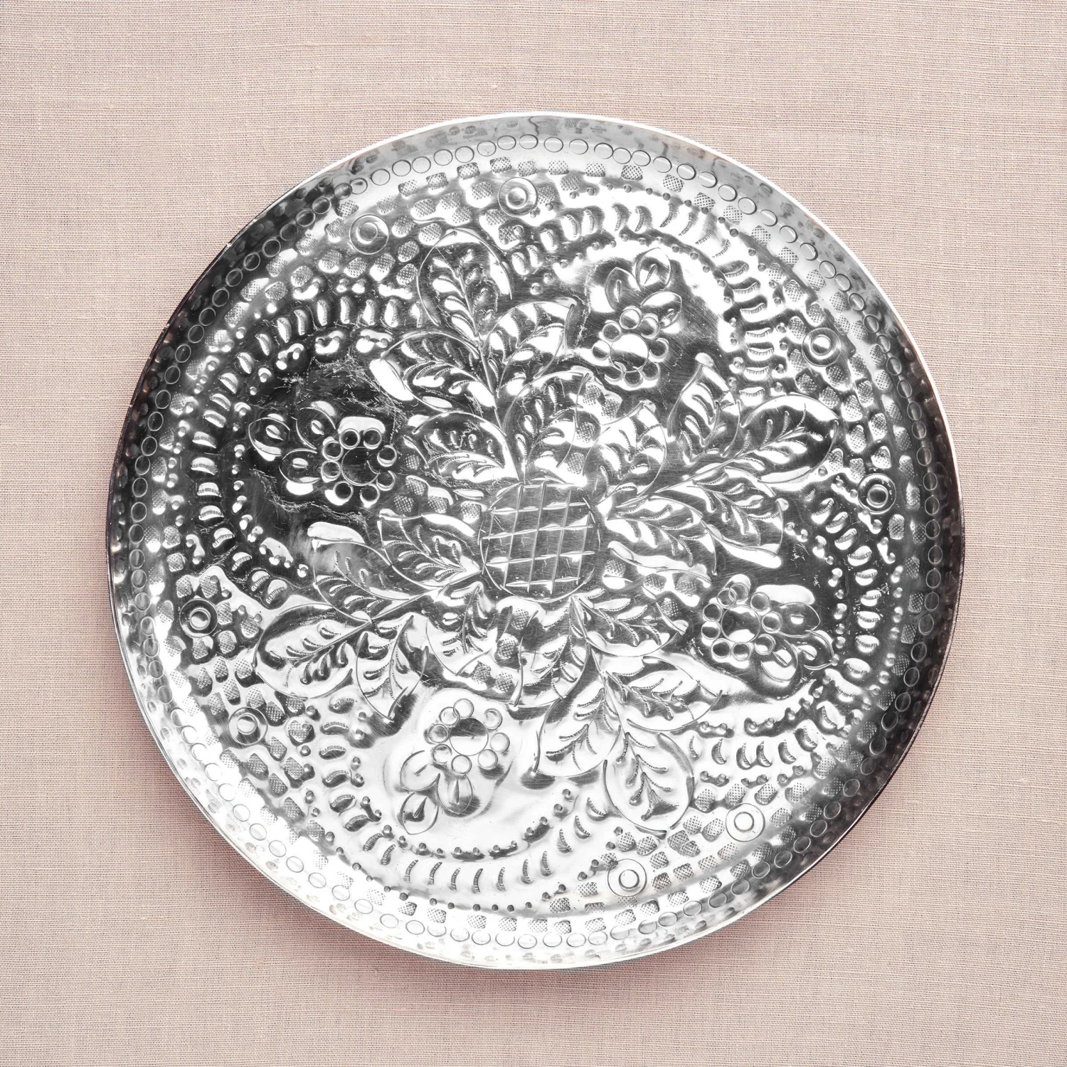 Deko-Teller Floral Ø37cm ORIENTAL LOUNGE in Silber Deko-Teller Floral Ø37cm ORIENTAL LOUNGE In Silber -Butlers Geschäft butlers deko teller floral o37cm oriental lounge in silber 3