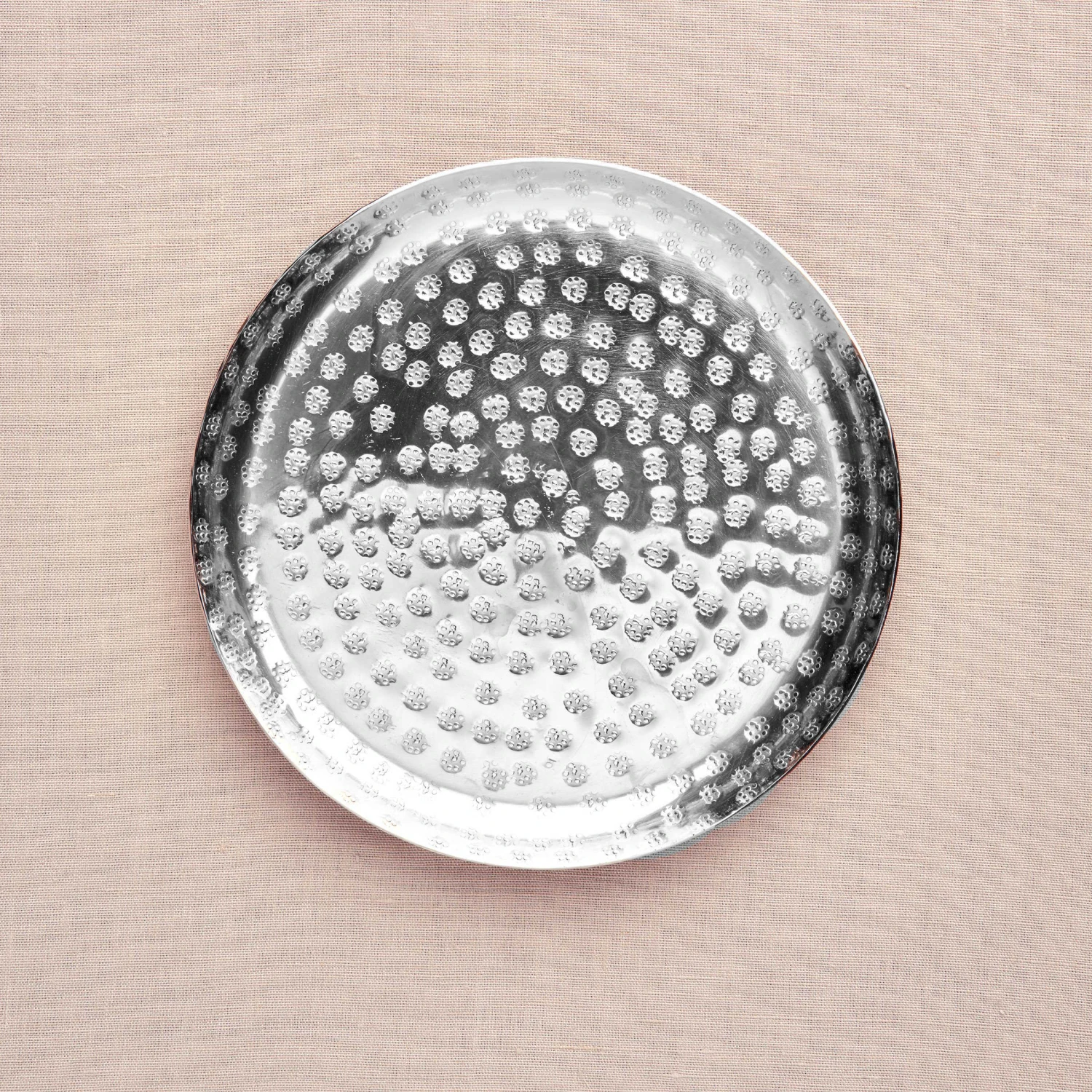 Deko-Teller gehämmert Ø34cm ORIENTAL LOUNGE in Silber Deko-Teller Gehämmert Ø34cm ORIENTAL LOUNGE In Silber -Butlers Geschäft butlers deko teller gehammert o34cm oriental lounge in silber 4