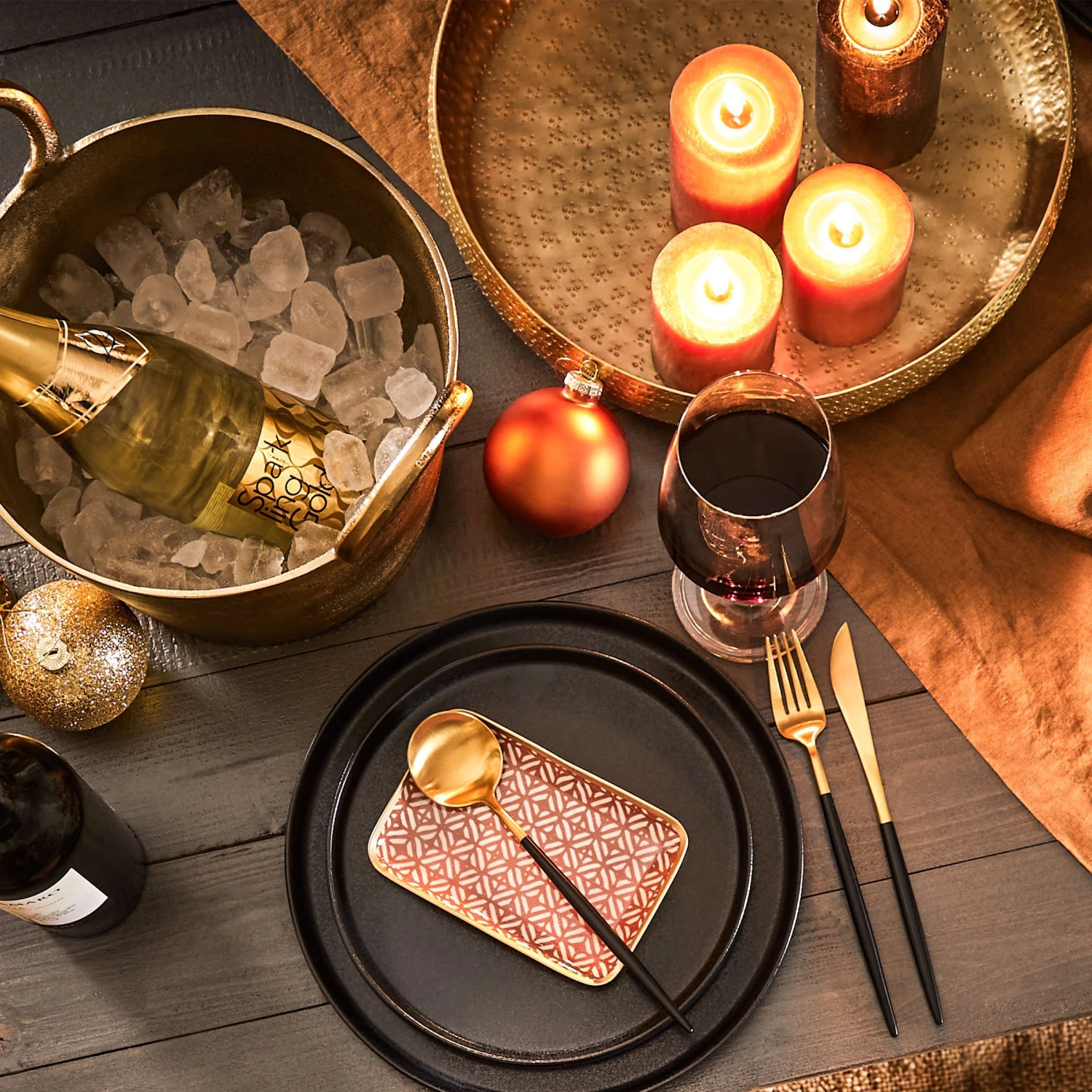 Dekoteller gehämmert Ø36cm ORIENTAL LOUNGE in Gold Dekoteller Gehämmert Ø36cm ORIENTAL LOUNGE In Gold -Butlers Geschäft butlers dekoteller gehammert o36cm oriental lounge in gold 1