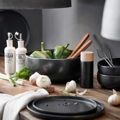 Essigflasche 240ml KARLTON BROS. In Weiß -Butlers Geschäft butlers essigflasche 240ml karlton bros in weiss 2