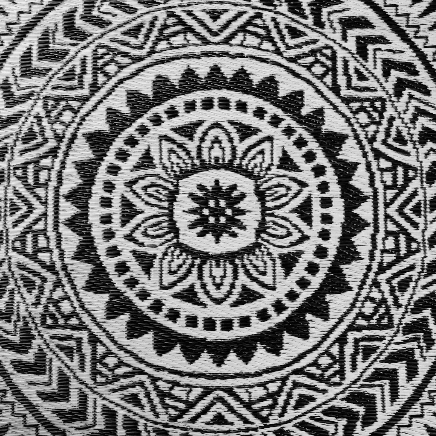 In- & Outdoor-Teppich Circles L 180 x B 118cm COLOUR CLASH in Schwarz-Weiß In- & Outdoor-Teppich Circles L 180 X B 118cm COLOUR CLASH In Schwarz-Weiß -Butlers Geschäft butlers in and outdoor teppich circles l 180 x b 118cm colour clash in schwarz weiss 3