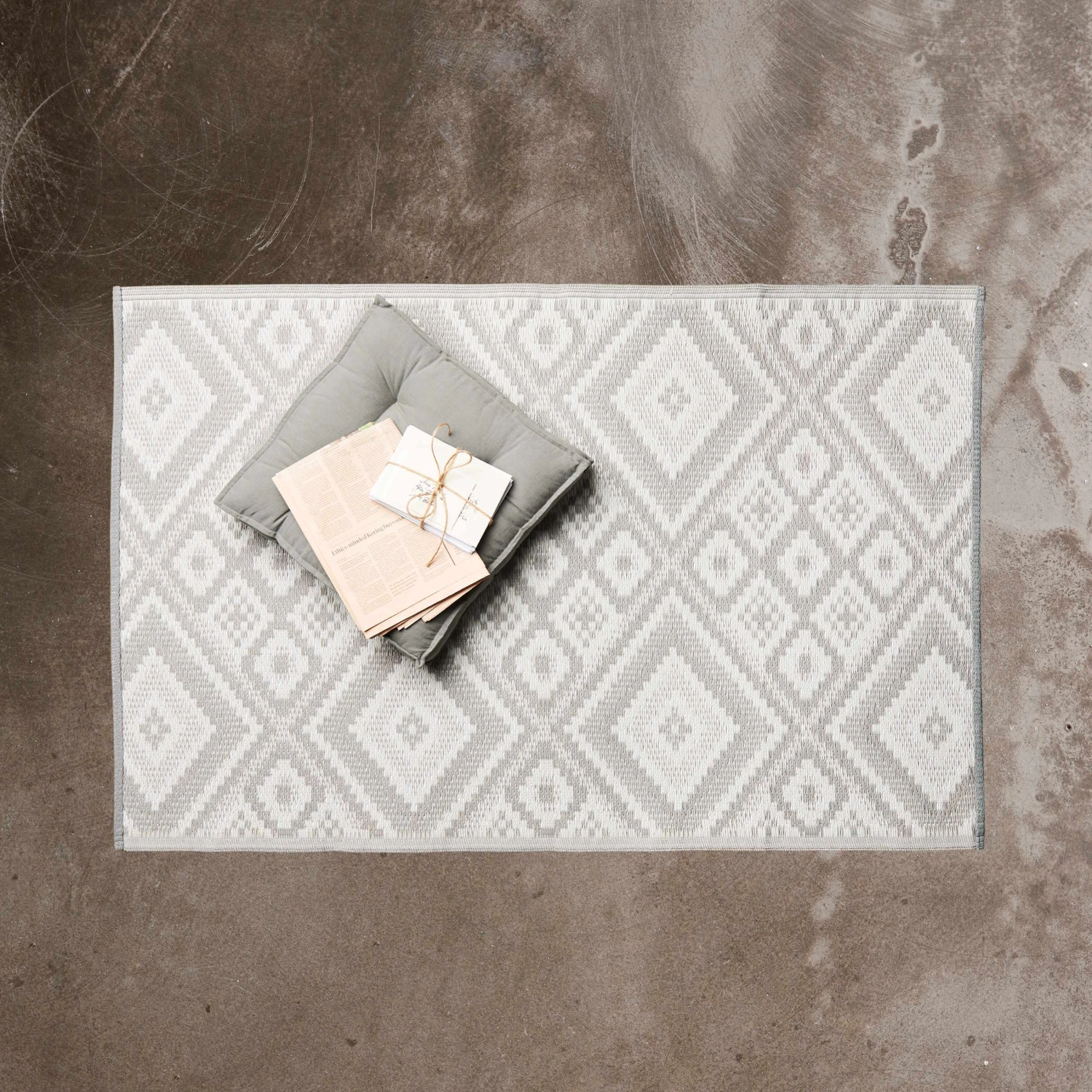 In- & Outdoor-Teppich Ethno L 150 x B 90cm COLOUR CLASH in Grau In- & Outdoor-Teppich Ethno L 150 X B 90cm COLOUR CLASH In Grau -Butlers Geschäft butlers in and outdoor teppich ethno l 150 x b 90cm colour clash in grau 3