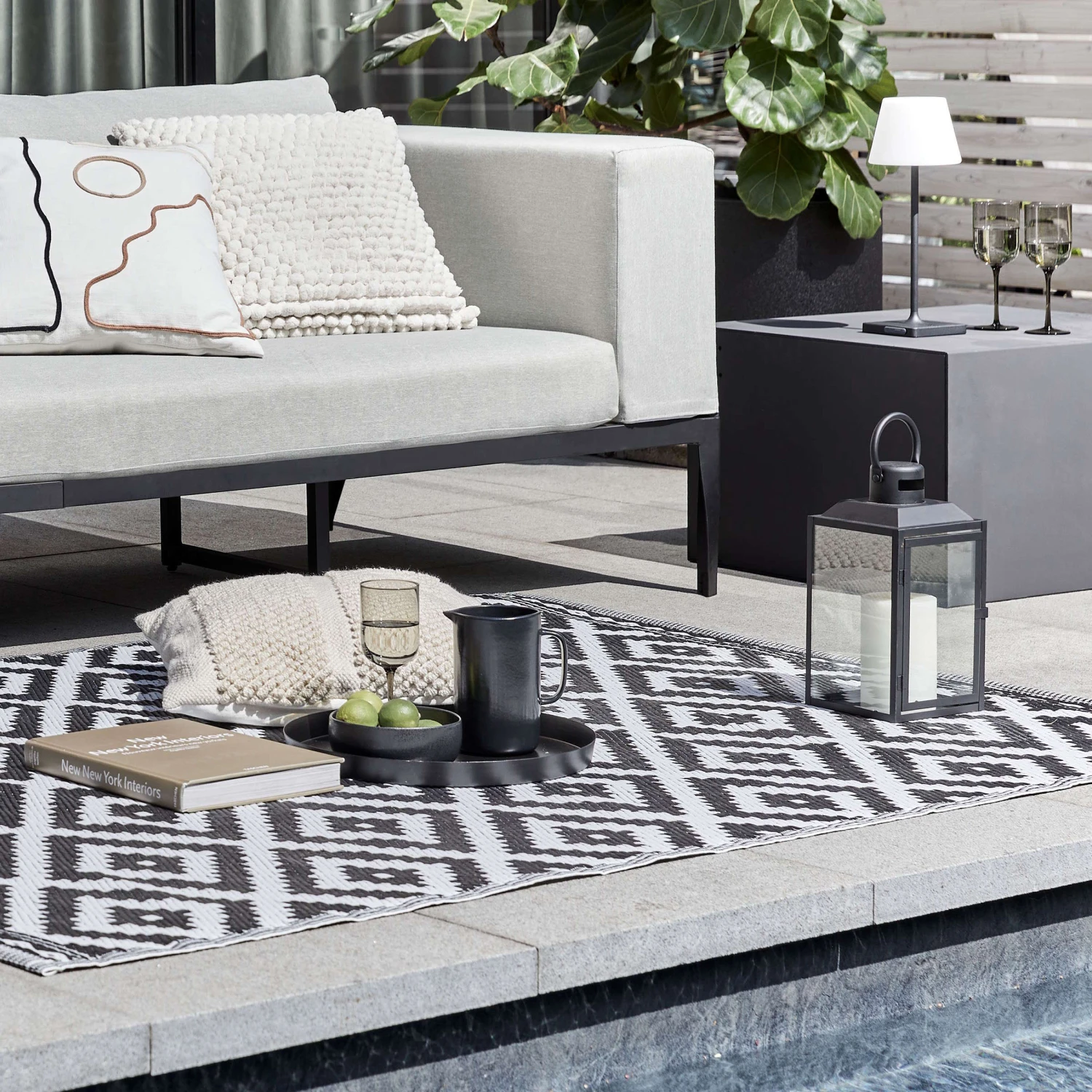 In- & Outdoor-Teppich Ethno/Rauten L 200 x B 150cm COLOUR CLASH in Schwarz-Weiß In- & Outdoor-Teppich Ethno/Rauten L 200 X B 150cm COLOUR CLASH In Schwarz-Weiß -Butlers Geschäft butlers in and outdoor teppich ethno rauten l 200 x b 150cm colour clash in schwarz weiss 1