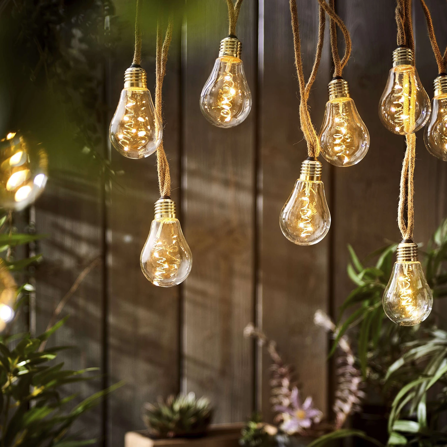 LED-Lichterkette 10 Lichter mit Naturseil & USB-Batteriefach BULB LIGHTS in Natur LED-Lichterkette 10 Lichter Mit Naturseil & USB-Batteriefach BULB LIGHTS In Natur -Butlers Geschäft butlers led lichterkette 10 lichter mit naturseil and usb batteriefach bulb lights in natur 5