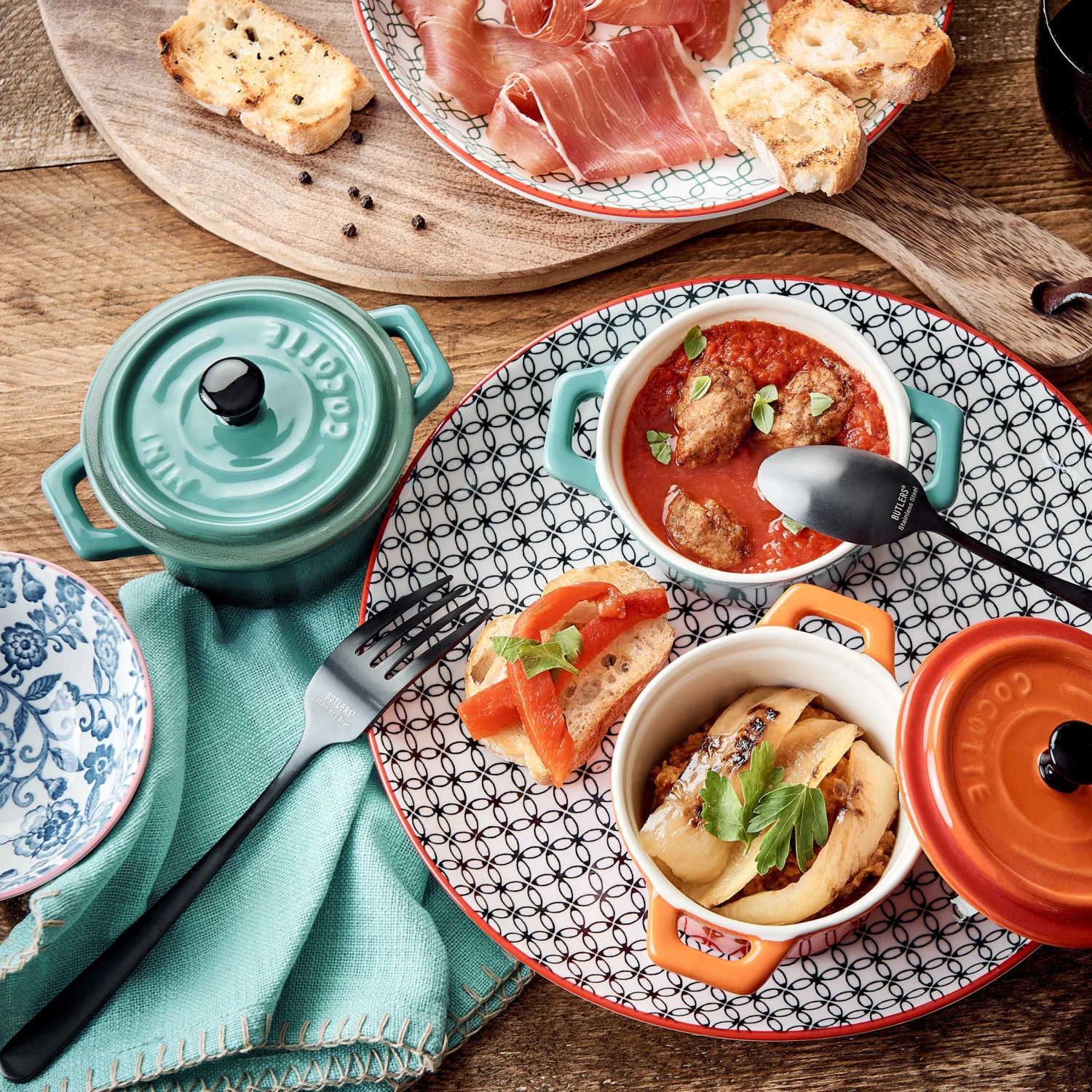 Mini-Auflaufform rund 190ml C'EST SI BON in Petrol Mini-Auflaufform Rund 190ml C'EST SI BON In Petrol -Butlers Geschäft butlers mini auflaufform rund 190ml cest si bon in petrol 1