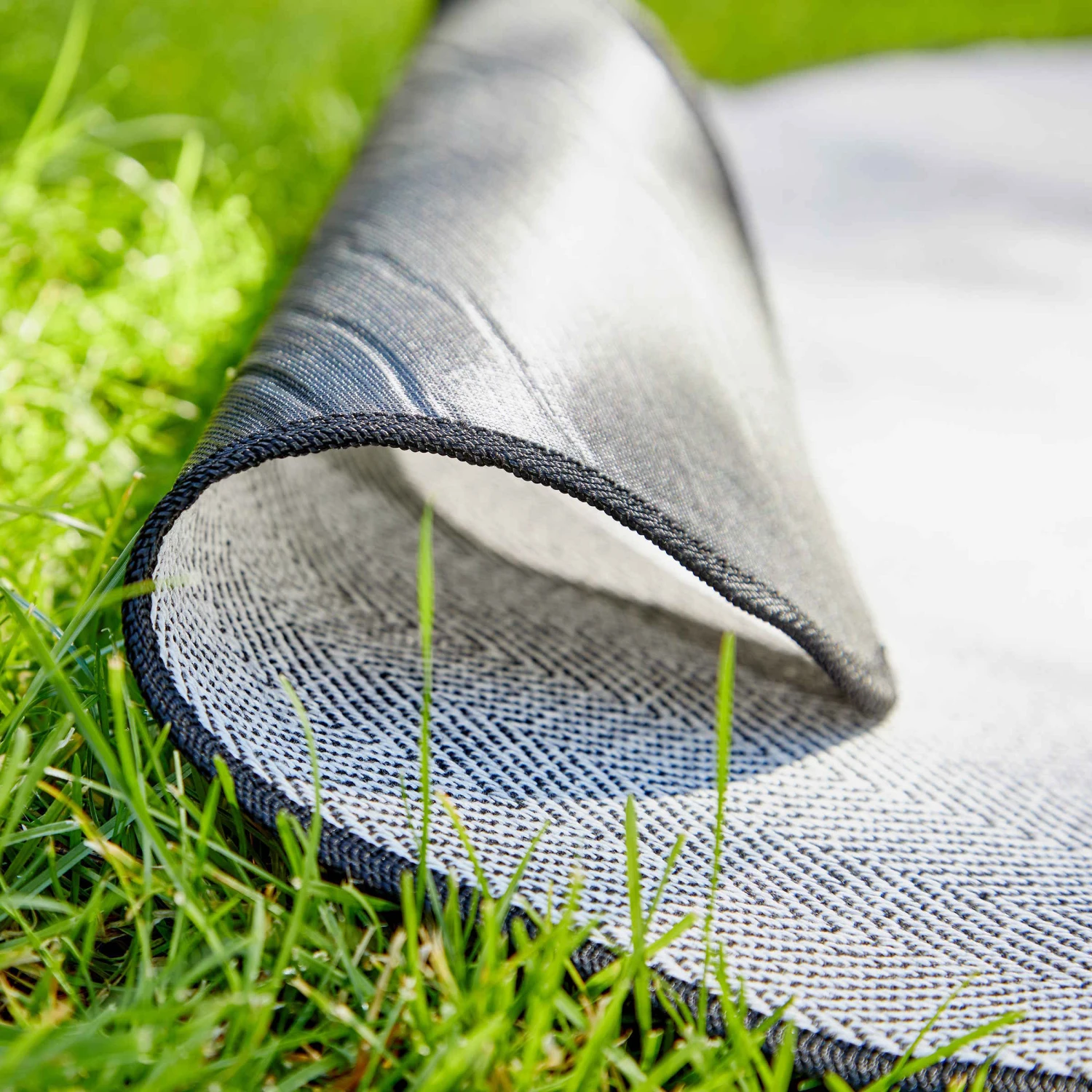 Picknickdecke L 150 x B 200cm WANDERLUST in Schwarz-Weiß Picknickdecke L 150 X B 200cm WANDERLUST In Schwarz-Weiß -Butlers Geschäft butlers picknickdecke l 150 x b 200cm wanderlust in schwarz weiss 5