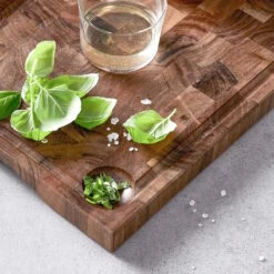 Schneidebrett Mit Saftrille Und Intarsien L 50 X B 27cm ACACIA In Braun 12 Schneidebrett Mit Saftrille Und Intarsien L 50 X B 27cm ACACIA In Braun -Butlers Geschäft butlers schneidebrett mit saftrille und intarsien l 50 x b 27cm acacia in braun 10