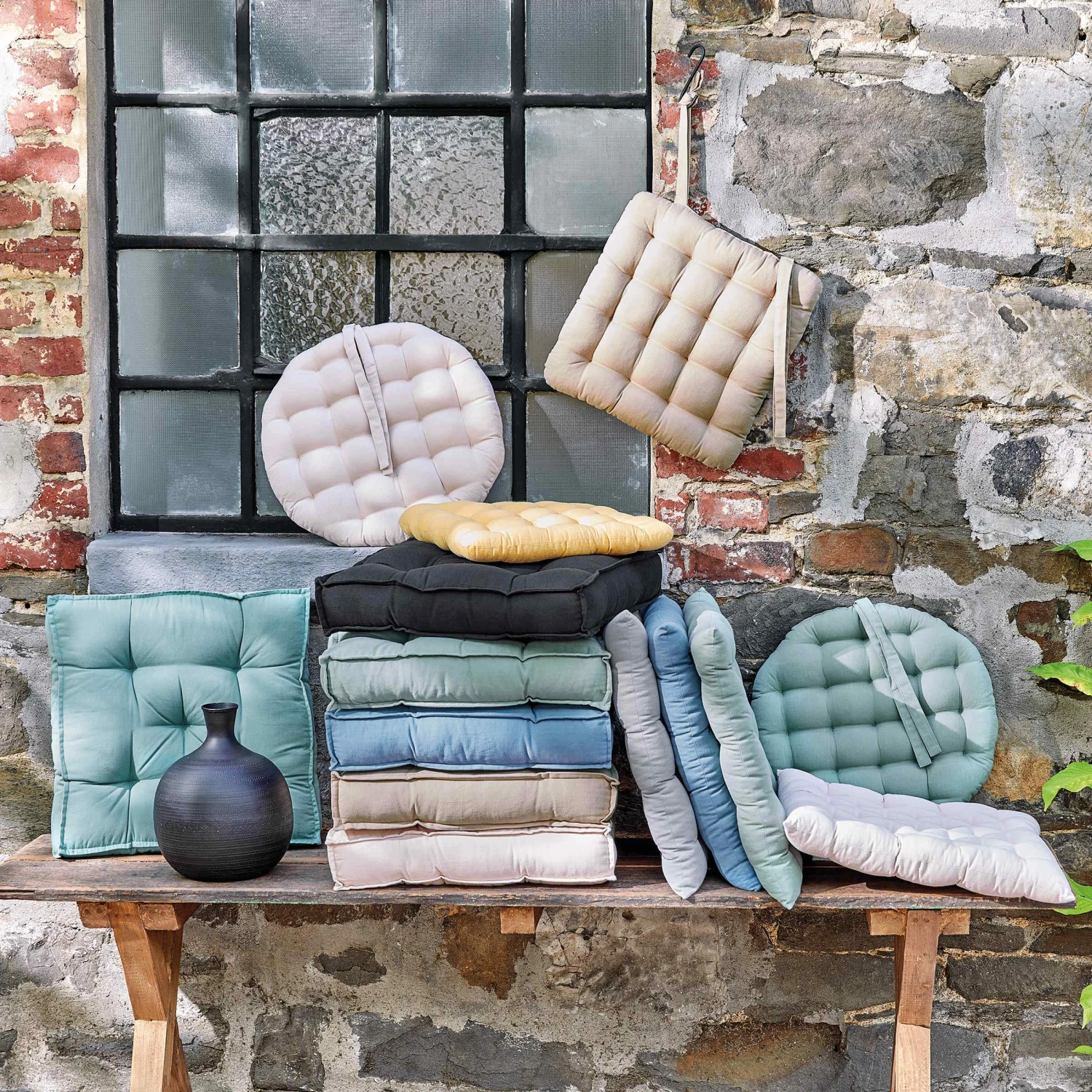 Sitzkissen L 40 x B 40cm SOLID in Türkis Sitzkissen L 40 X B 40cm SOLID In Türkis -Butlers Geschäft butlers sitzkissen l 40 x b 40cm solid in turkis 1