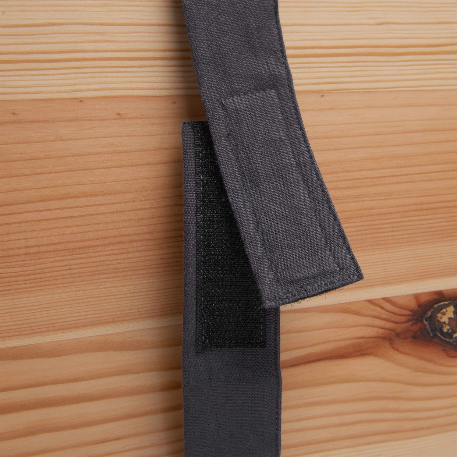 Sitzkissen mit Klettverschluss L 36 x B 25cm SOLID in Anthrazit Sitzkissen Mit Klettverschluss L 36 X B 25cm SOLID In Anthrazit -Butlers Geschäft butlers sitzkissen mit klettverschluss l 36 x b 25cm solid in anthrazit 6